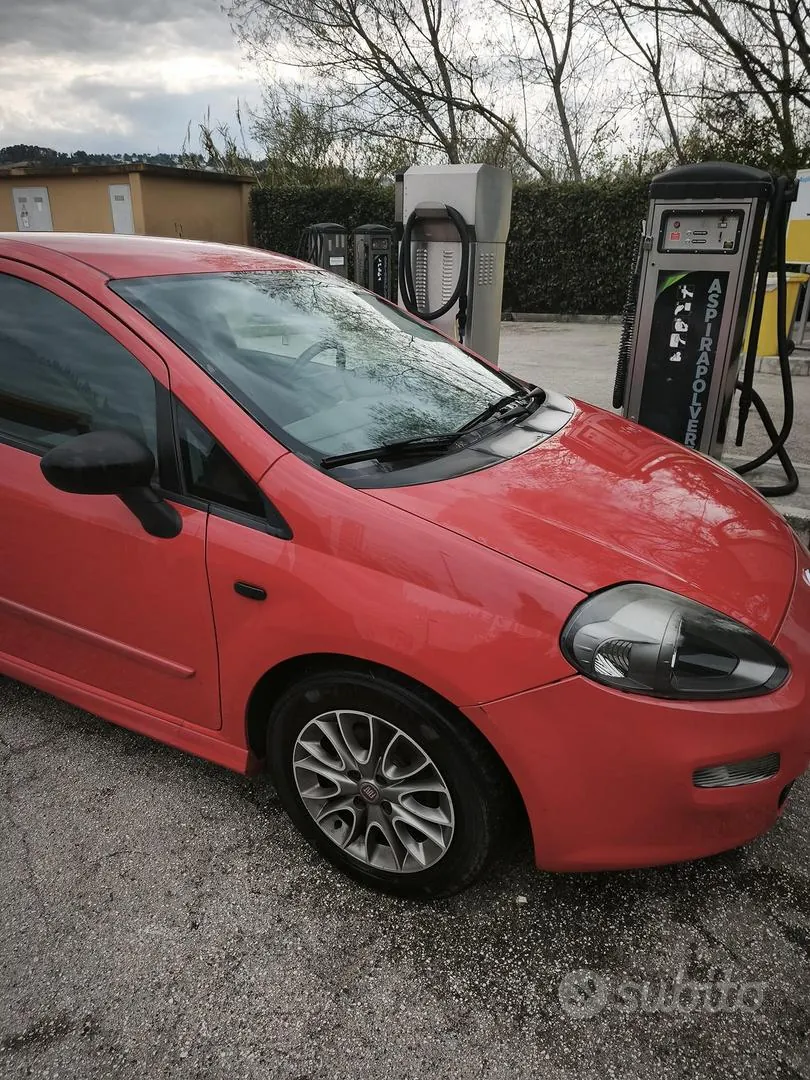 Fiat Punto 2012 photo 2