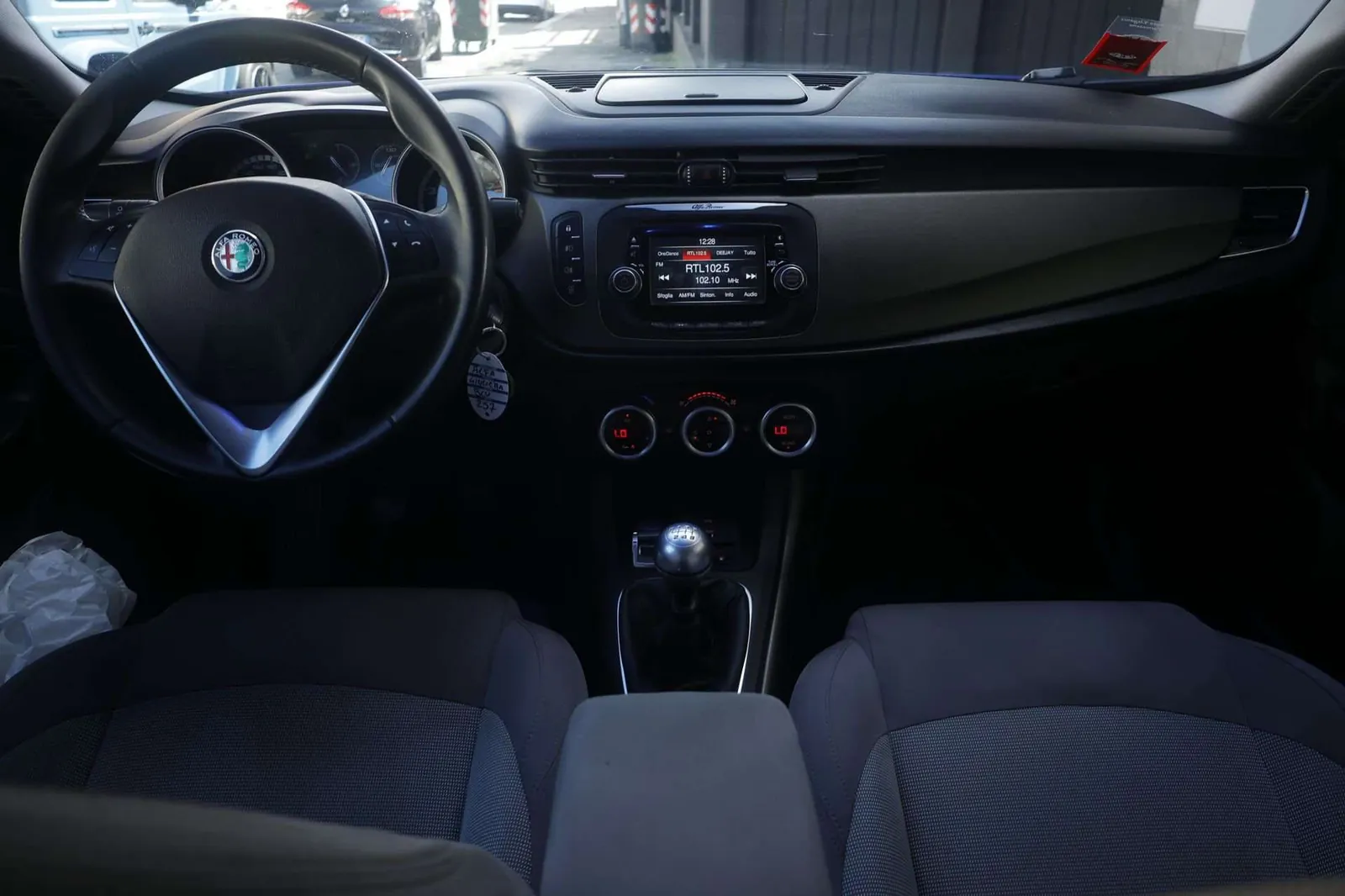 Alfa Romeo Giulietta 2014 photo 2