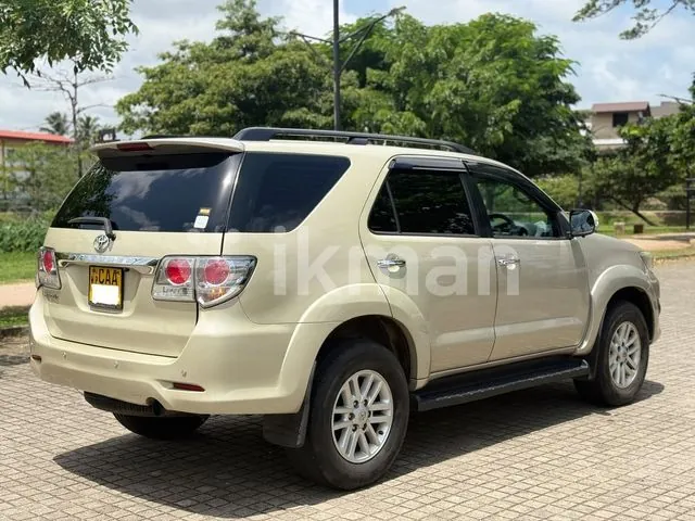 Toyota Fortuner 2013 photo 4