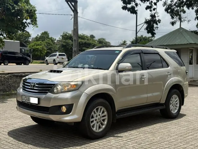 Toyota Fortuner 2013 photo 3