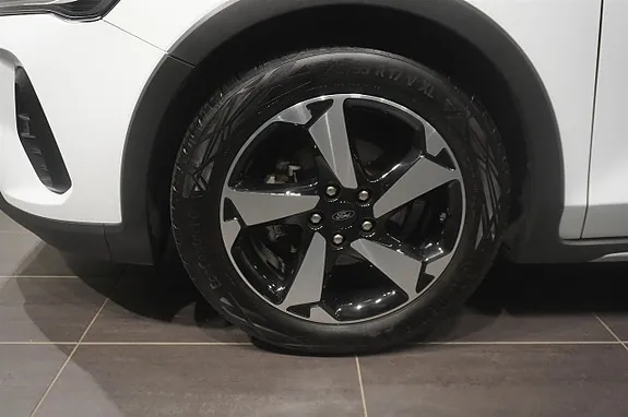 Ford Focus 2023 photo 3