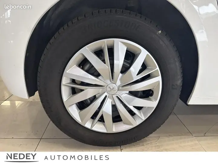 Peugeot 208 2023 photo 5