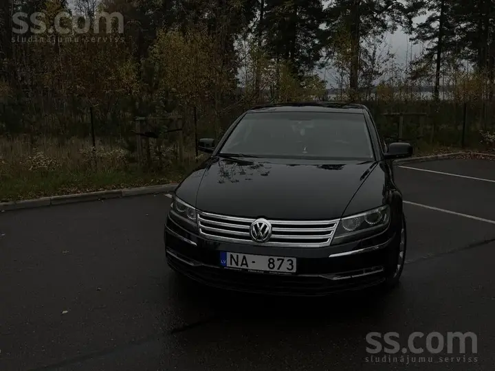 Volkswagen Phaeton 2012 photo 2