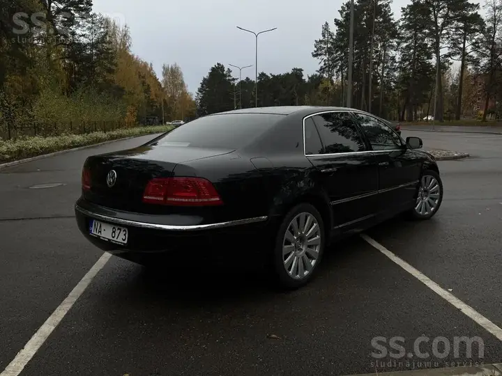 Volkswagen Phaeton 2012 photo 4