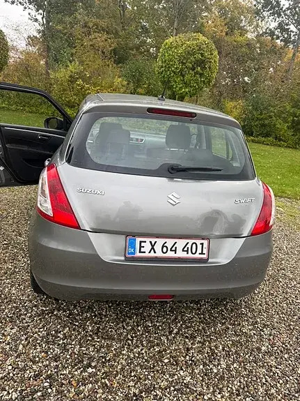 Suzuki Swift 2011 photo 3