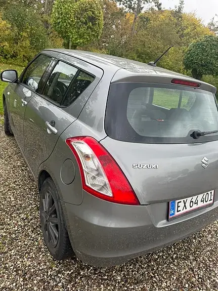 Suzuki Swift 2011 photo 2