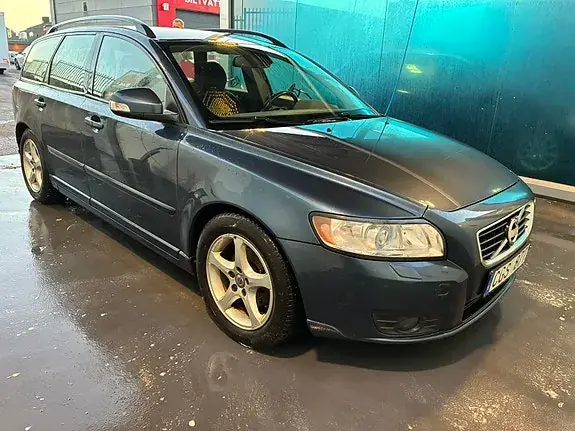 Volvo V50 2011 photo 2