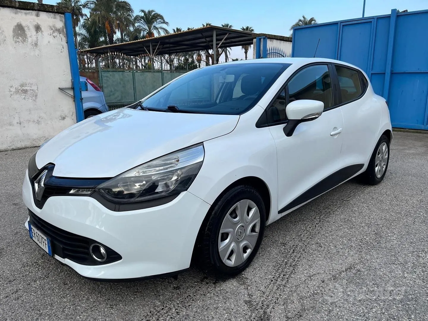 Renault Clio 2013 photo 2