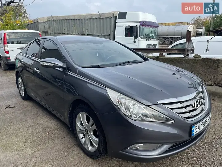 Hyundai Sonata 2010 photo 2
