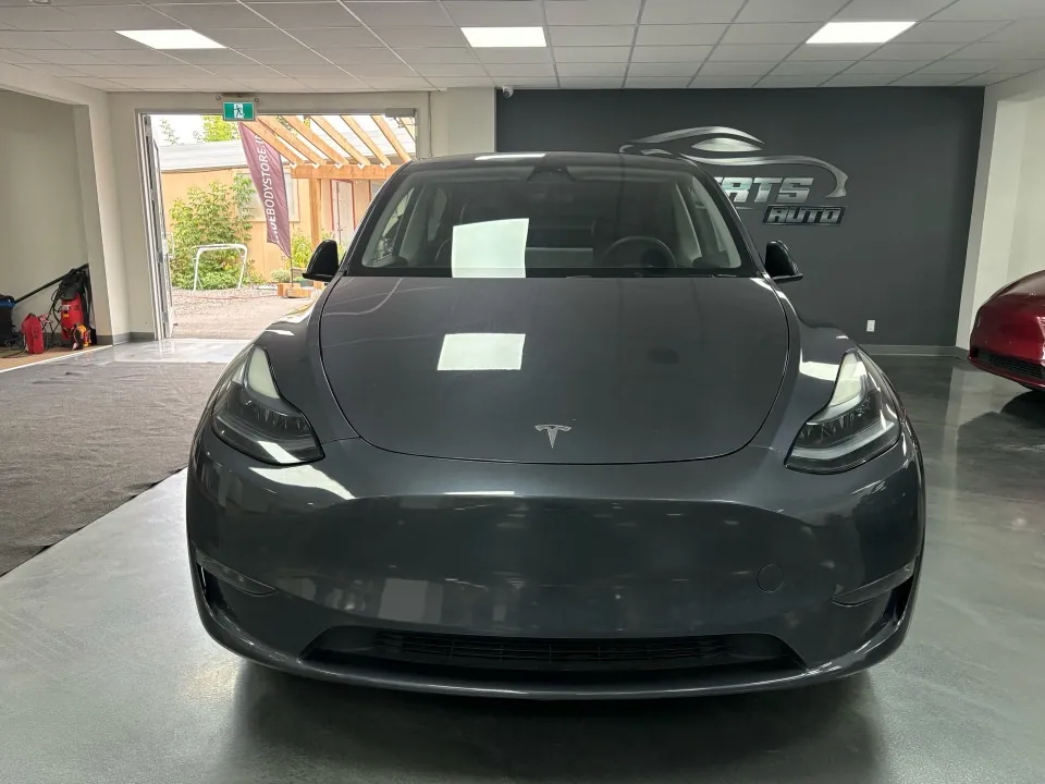Tesla Model Y 2023 photo 2