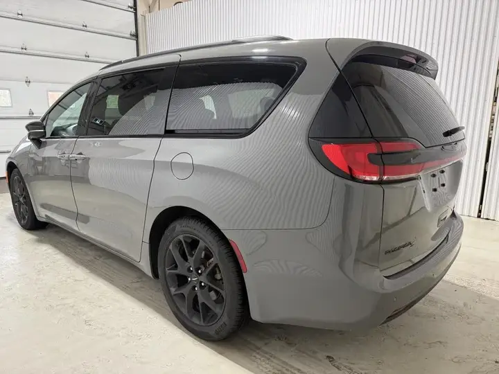 Chrysler Pacifica 2025 photo 5