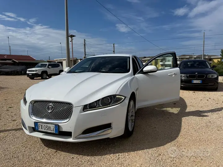Jaguar Xf 2012 photo 3
