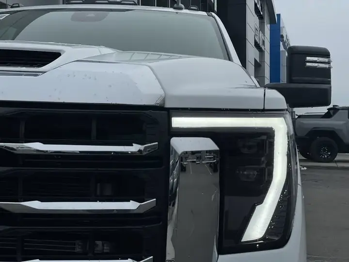 GMC Sierra 3500Hd 2026 photo 3
