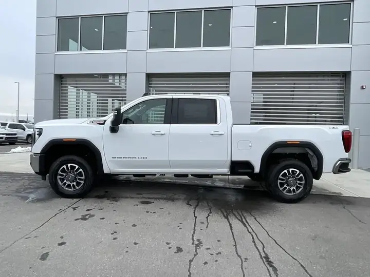 GMC Sierra 3500Hd 2026 photo 5