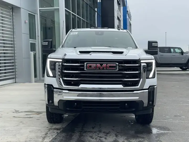 GMC Sierra 3500Hd 2026 photo 2