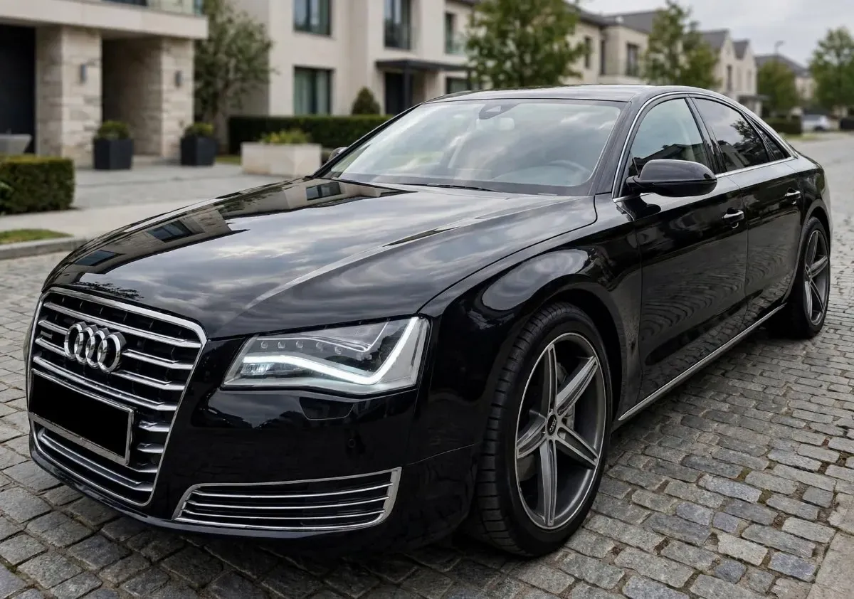 Audi A8 2010 photo 2