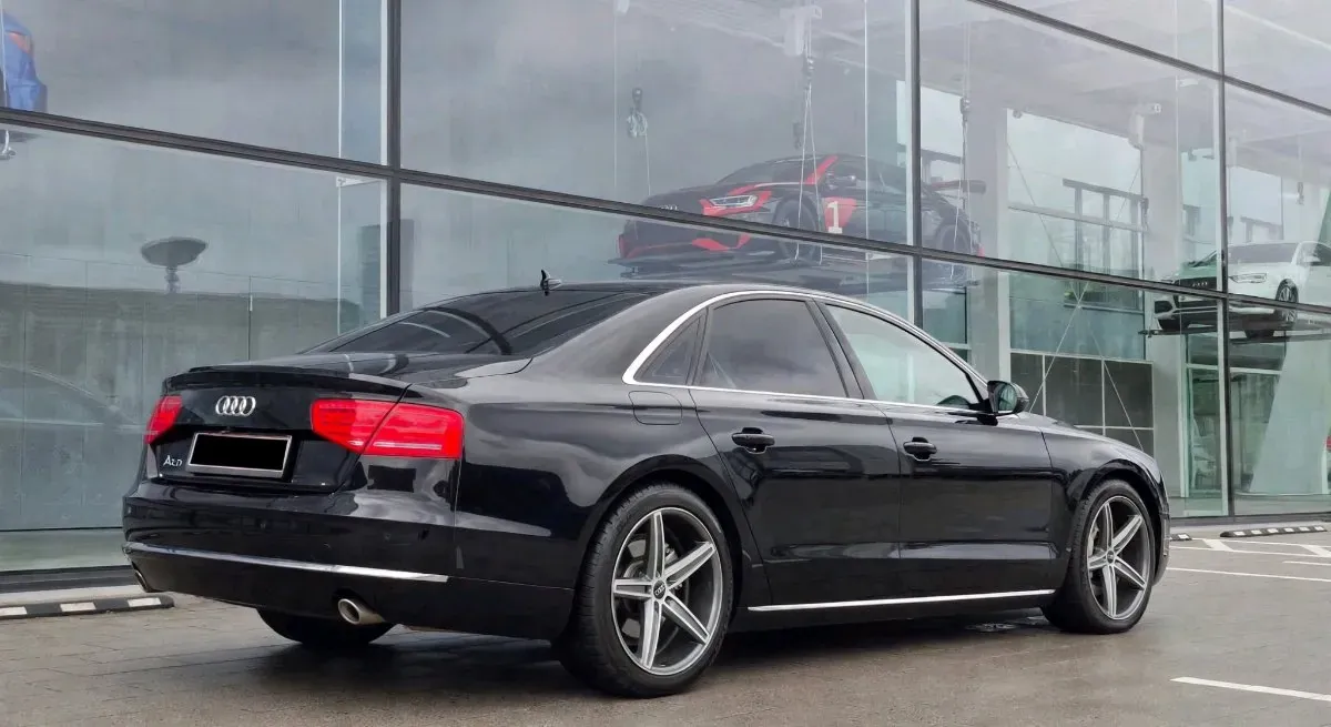 Audi A8 2010 photo 3