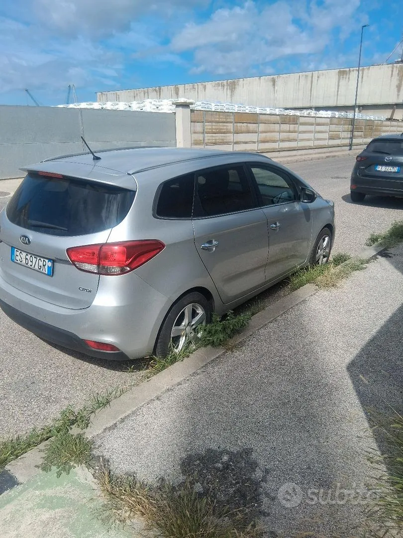 Kia Carens 2013 photo 2