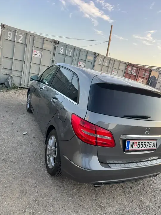 Mercedes-Benz B-Class 2013 photo 2