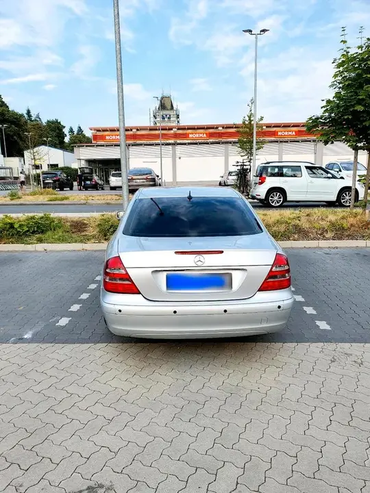 Mercedes-Benz E200