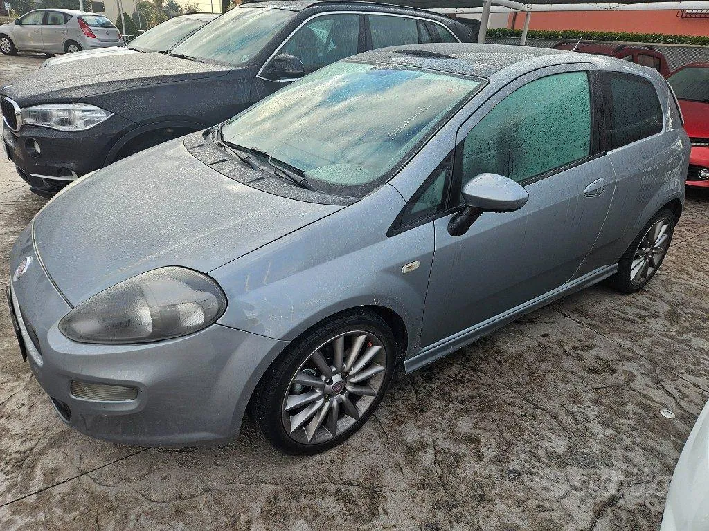 Fiat Punto 2012 photo 2