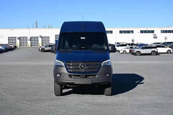 Mercedes-Benz Sprinter 2025 photo 2