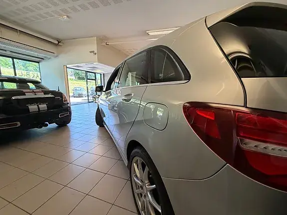 Mercedes-Benz B 180 D 2015 photo 4