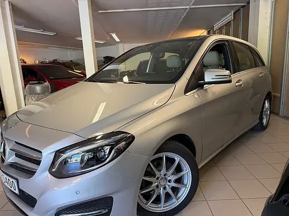 Mercedes-Benz B 180 D 2015 photo 2