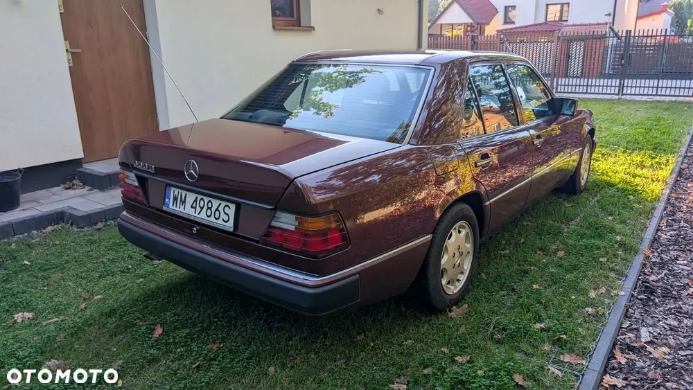 Mercedes-Benz W124 1993 photo 3