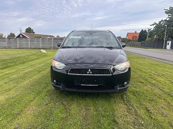 Mitsubishi Colt 2011 photo 2