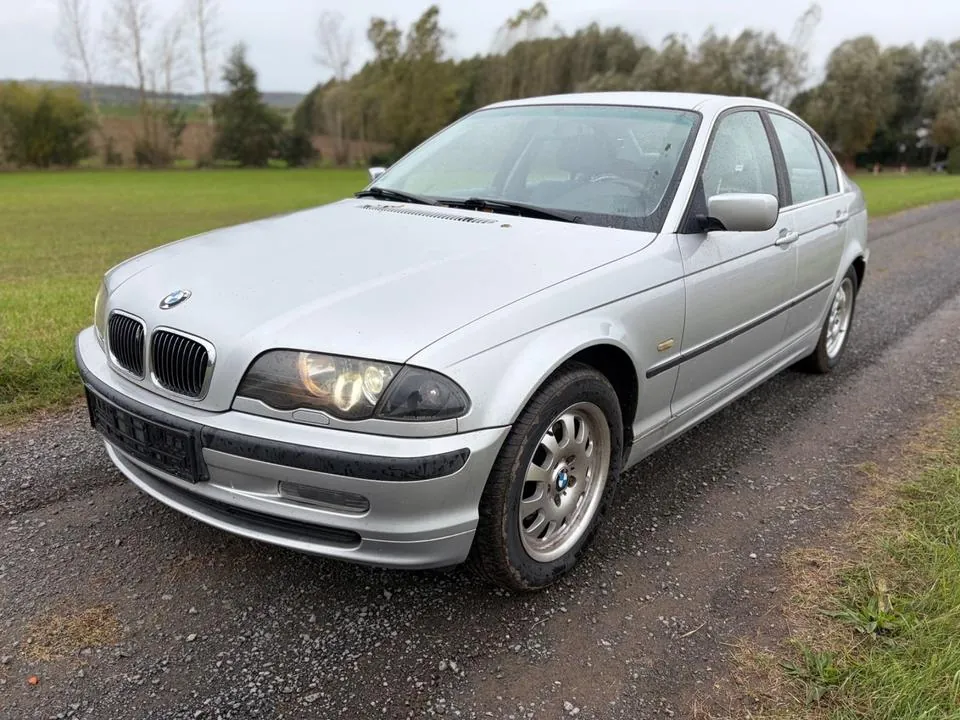 BMW 323I