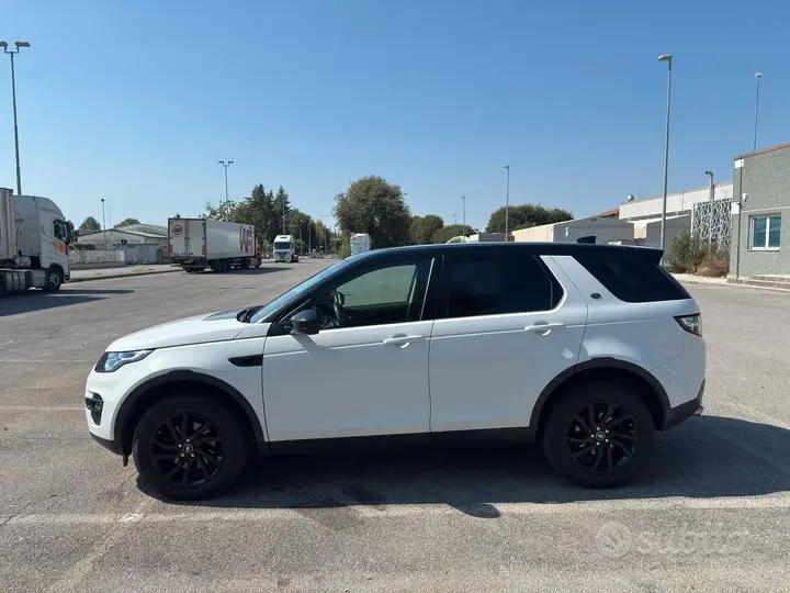 Land Rover Discovery Sport 2017 photo 2