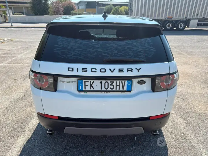 Land Rover Discovery Sport 2017 photo 3