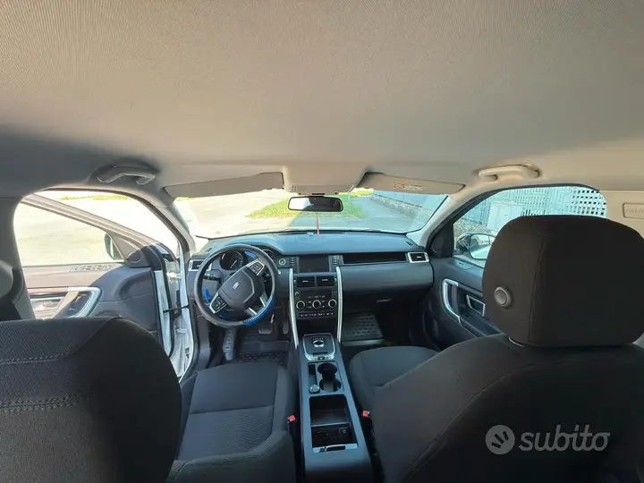 Land Rover Discovery Sport 2017 photo 5