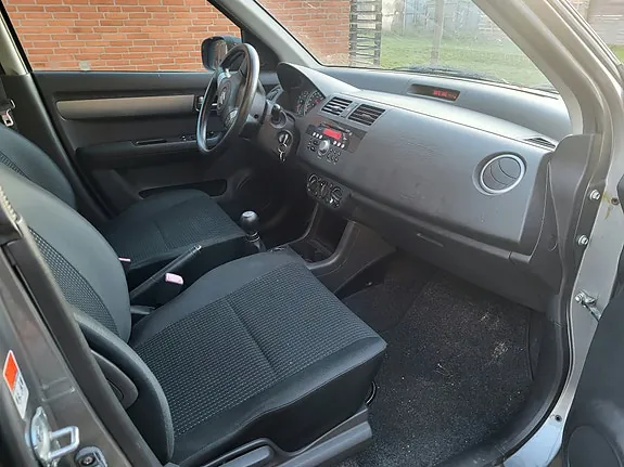 Suzuki Swift 2007 photo 4