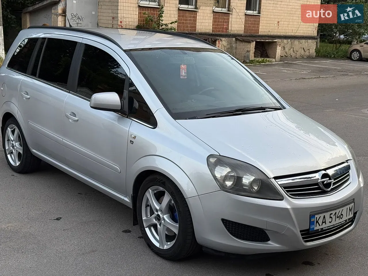 Opel Zafira 2010 photo 2