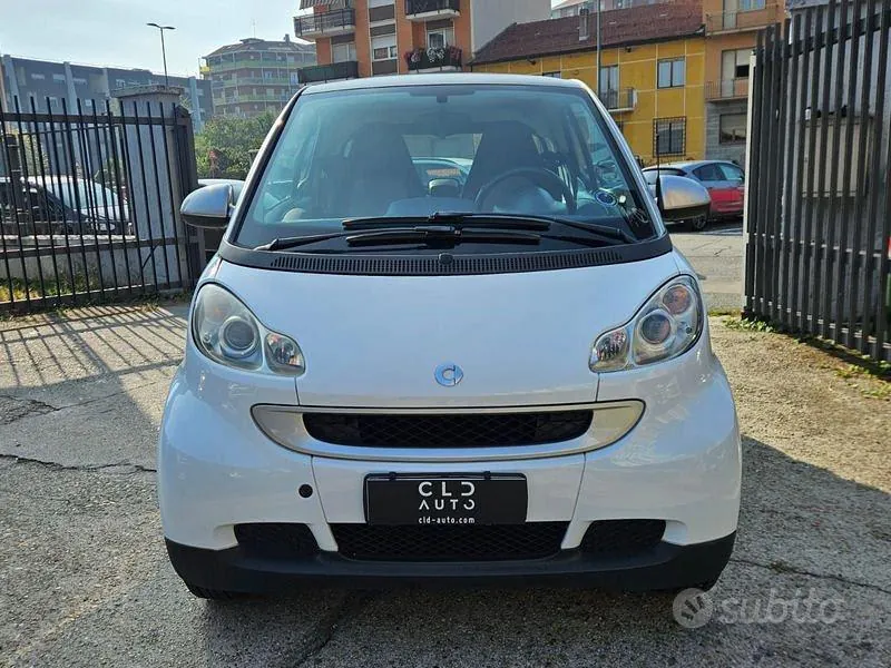 Smart Fortwo 2011 photo 2