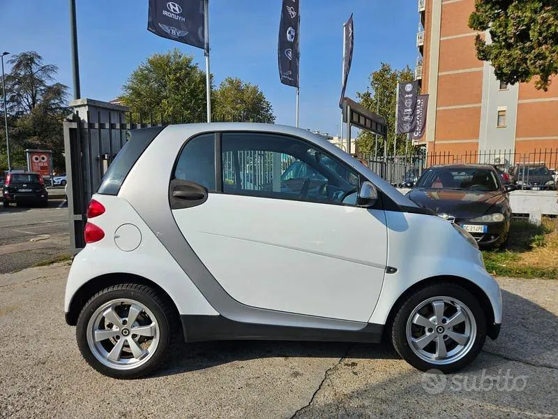 Smart Fortwo 2011 photo 3