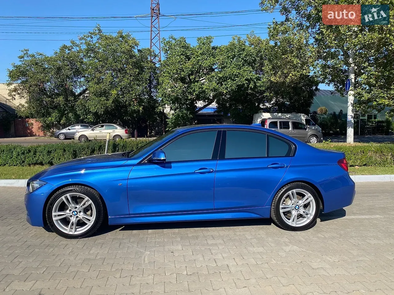 BMW 3 Series 2018 photo 2