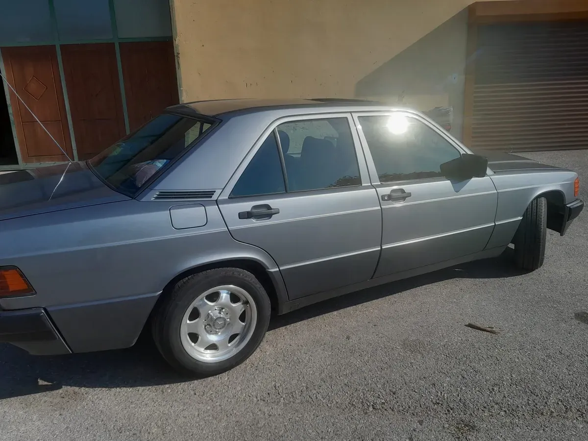 Mercedes-Benz 190 1992 photo 2