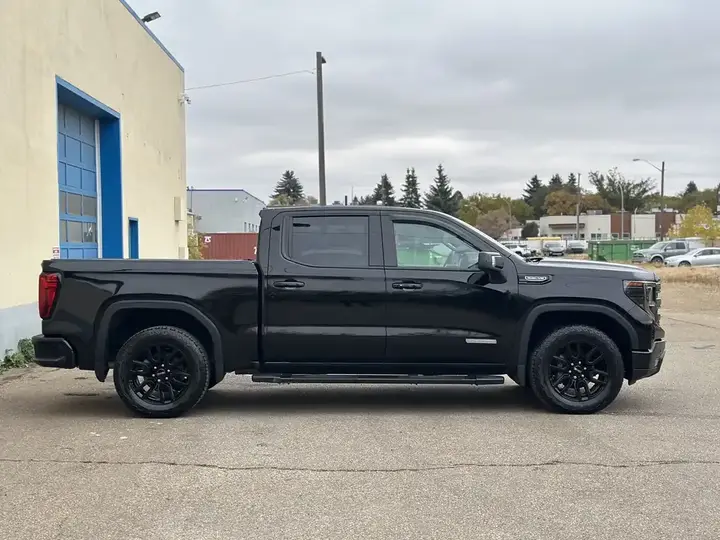 GMC Sierra 1500 2025 photo 2