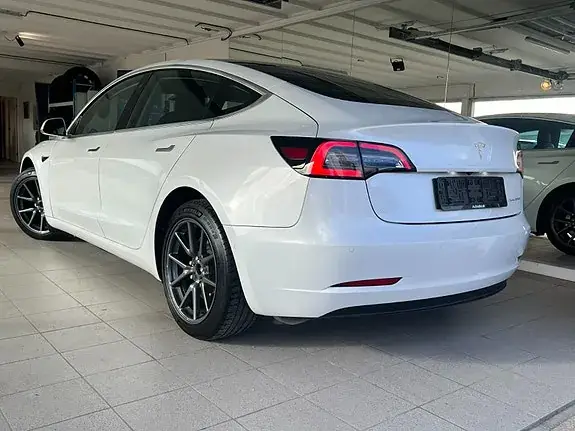 Tesla Model 3 2020 photo 2