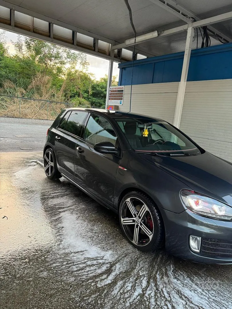 Volkswagen Golf 2011 photo 2