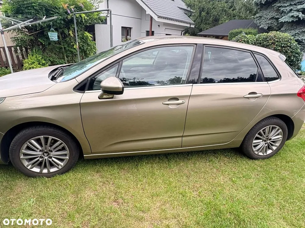 Citroen C4 2010 photo 2