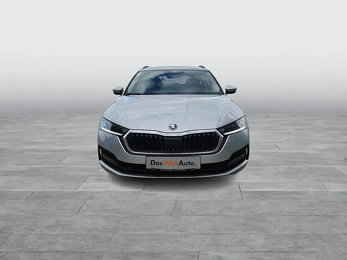 Skoda Octavia 2023 photo 2