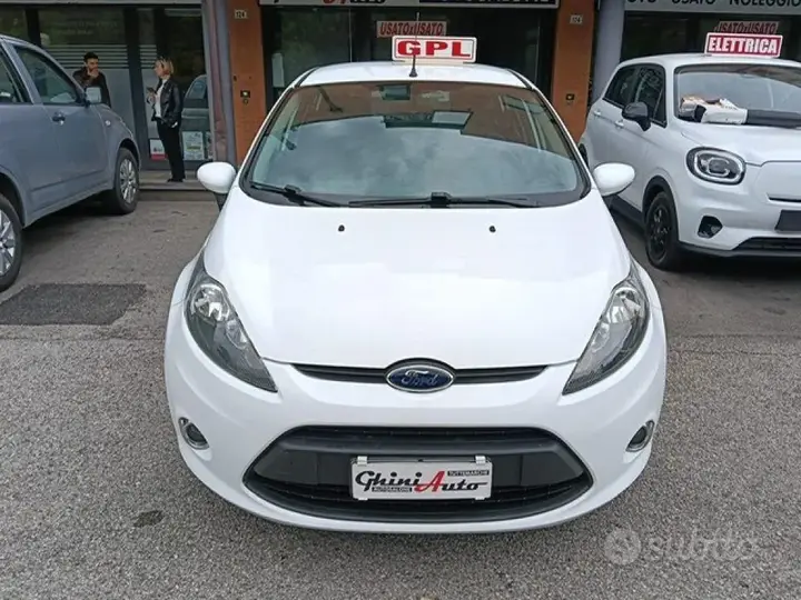 Ford Fiesta 2012 photo 2