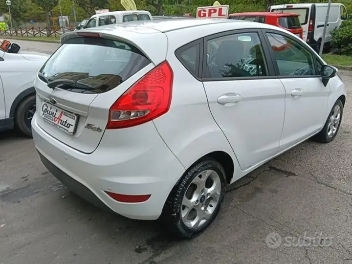 Ford Fiesta 2012 photo 3
