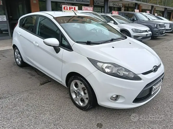 Ford Fiesta 2012 photo 4