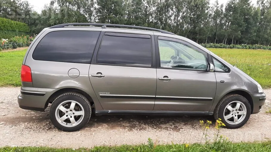 Volkswagen Sharan 2009 photo 3