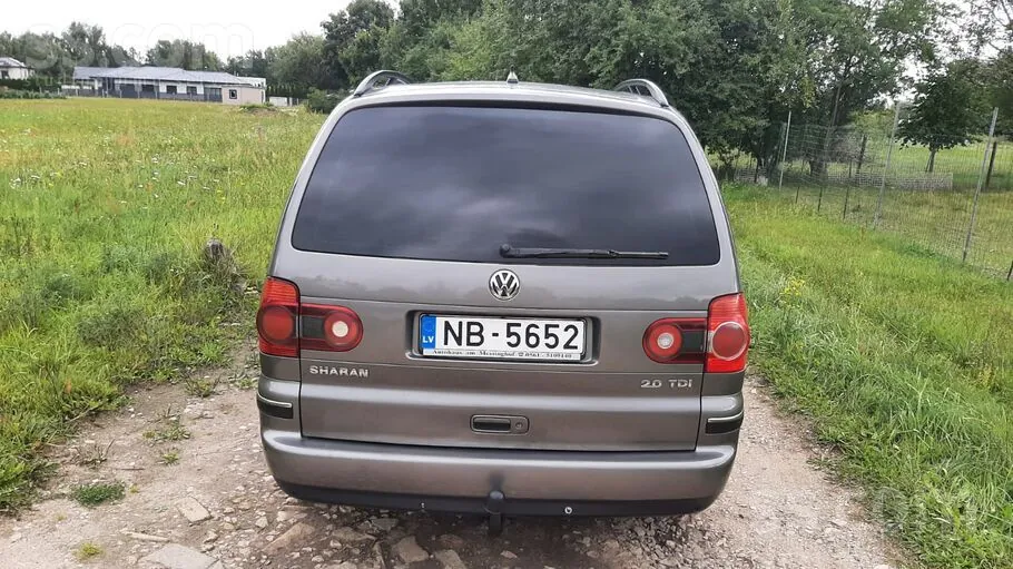 Volkswagen Sharan 2009 photo 2